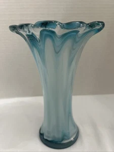 Vintage Kunst Glas Vase geraffte Spitze groß 9" blau weiß Wirbel handgefertigt - Bild 1 von 24
