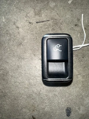 Interruptor de liberación de maletero 2049055602 Mercedes-Benz E350 GLK350 Foto 1 de 3