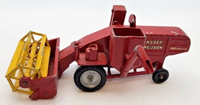 Matchbox Major Pack No:5 Massey Ferguson Combine Harvester - Image 1 of 4
