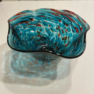 Cuenco con volantes soplado a mano Glass Eye Studio turquesa y marrón 3 1/4 X 5 1/2 pulgadas Foto 1 de 4