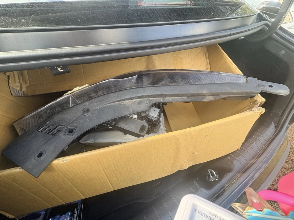 Faro derecho pasajero KIA K4 2025 2026 OEM 92102GG140 Foto 1 de 3