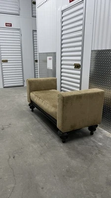 Banco vintage con marco de metal pesado Foto 1 de 4