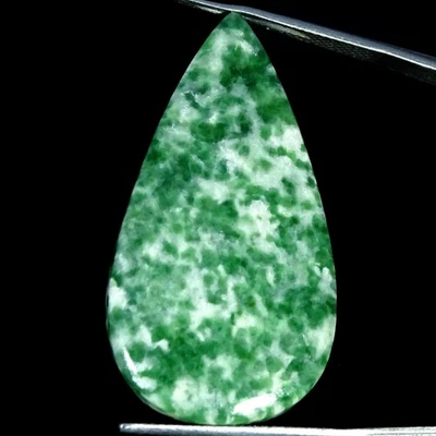 Piedra preciosa cabujón pera jade punto verde 100 % natural 32,20 quilates 21X39X4 mm Foto 1 de 4
