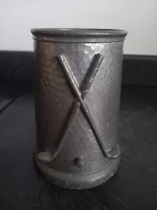 Pewter golfing mug with 19th hole inscribed on base - Picture 1 of 8