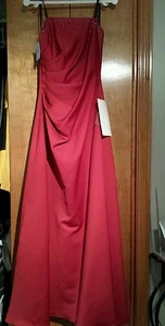 Brandneu mit Etikett rotes formelles Kleid perfekt für Abschlussball oder Winter formell - Bild 1 von 2