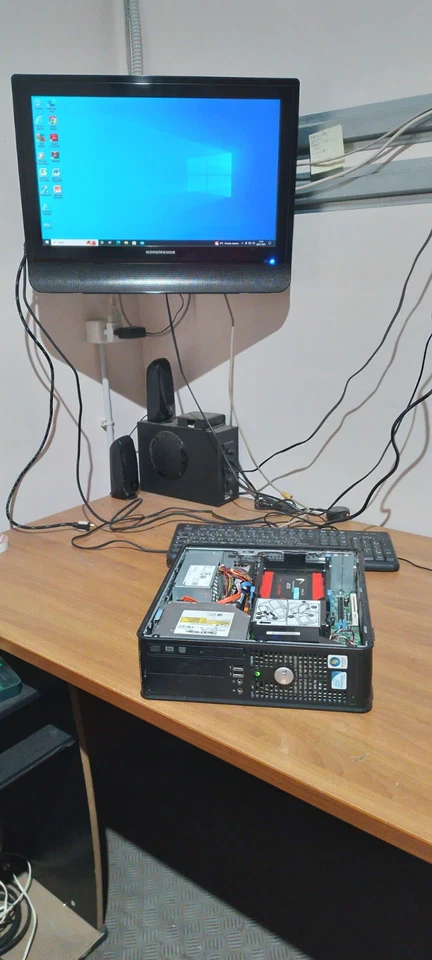 PC 07 DELL GA0404 + CPU QUAD CORE Q9400 2.66 GHZ 1333 MHZ + 6 GB DDR3 1333 MHZ  - Immagine 1 di 4