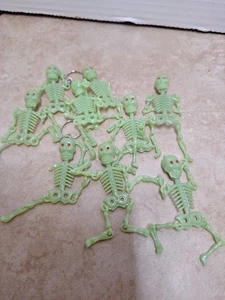 Halloween Gelenk Grün Kunststoff Skelett Charms Basteln Schmuck Dekor Set/8 - Bild 1 von 6