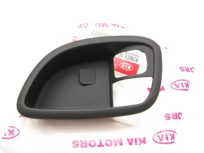 NUEVO DELANTERO DERECHO Interior Manija Puerta Cubierta Bisel NEGRO OEM Para 07-10 Kia Rondo Foto 1 de 3