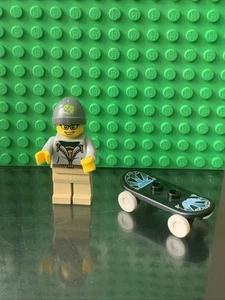 Lego Minifigure CMF Series 4 Street Skater COL057 - Picture 1 of 4