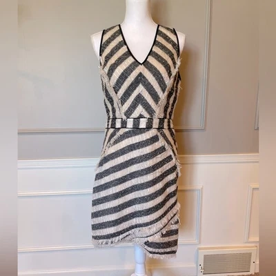 Gianni Bini Tova Grande Rayas Negro Pera Vestido de Cóctel Sin Mangas Flecos Peludo Foto 1 de 4