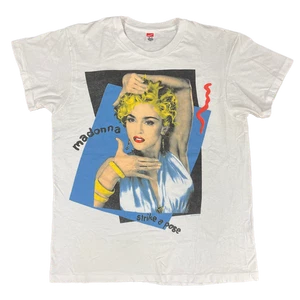 Maglietta Vintage Madonna Bionda Ambizione "Strike A Pose" Ragazzo Giocattolo Inc - Foto 1 di 3