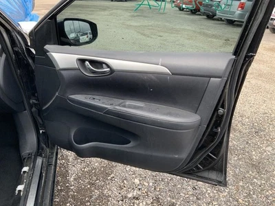 OEM SENTRA    2016 Front Door Trim Panel 1349727 - Imagem 1 de 4