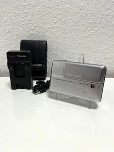 Casio Exlim EX-V7 Silber / Kompakte Digitalkamera / Lesen / Geprüft ✅ - Bild 1 von 12