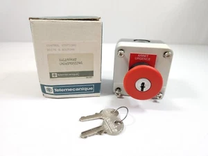 NEW telemecanique Control Station with Key, XALB184H7 - Foto 1 di 1