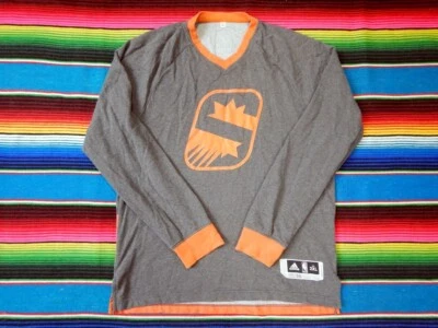 Suéter de calentamiento en cancha de la NBA Phoenix Suns usado por el jugador #35 - número Kevin Durant Foto 1 de 4