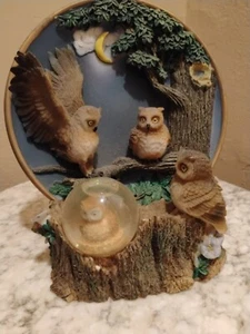 6" Harz Eule Platte mit passendem Ständer mit Wasserkugel eingebaut - Bild 1 von 1