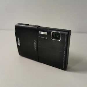 Cámara digital Nikon Coolpix S100 negra con pantalla táctil de 16 MP y batería - Imagen 1 de 8