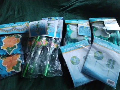 PACK DE FIESTA Tropical Luau Decoraciones Hawaianas LINTERNAS DE PAPEL Guirnalda FALDA DE MESA Foto 1 de 4