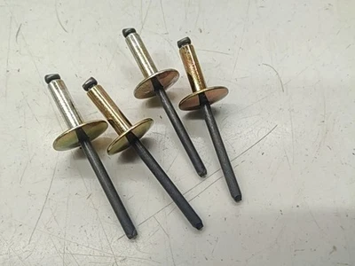 Remache Cantidad 4 - 2000 POLARIS NOS Foto 1 de 4