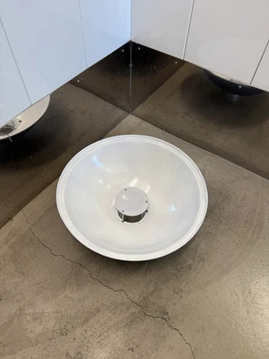 РАСПРОДАЖА В ДВИЖЕНИИ! Блюдо для красоты Fotodiox Pro 22 дюйма - Изображение 1 из 4