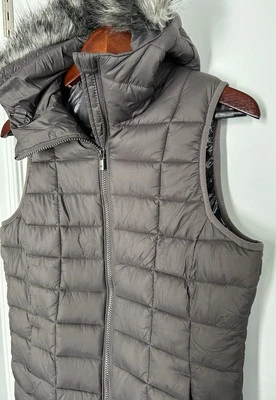 COLUMBIA Mujer Omni Heat Puffer Cremallera Chaleco Largo Con Capucha Piel Sintética Borde Taupe Pequeño Foto 1 de 4