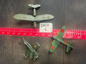 3 pequeños modelos de aviones de plástico construidos a mano, Focke Wulf, F-18, AM Zero en muy buen estado - Imagen 1 de 16