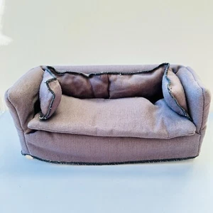 1:12 Scale Dollhouse Miniature Modern Sofa – Elegant Wooden & Fabric Design - Picture 1 of 11