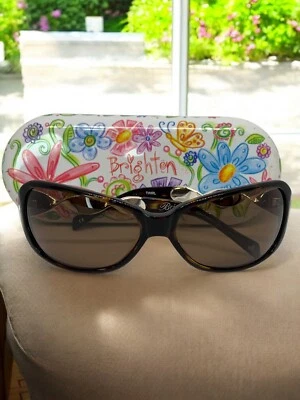 Gafas de sol Brighton Twirl marco tortuga plateado retiradas con estuche combinado Foto 1 de 4