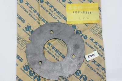 Suzuki GP100 GT200 SB200 TS125 Plate Primary Driven NOS Genuine P/N 21241-28001 - Изображение 1 из 2