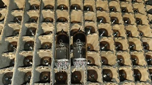 6E6P-E NOS AUDIO TETRODE RÖHREN USSR REFLEKTOR 1982er Set 20 Stck. + - Bild 1 von 2