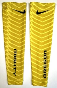 MIGHTY OREGON DUCKS GOLDEN WINGS PE FOOTBALL TEAM ISSUE MEDIUM NIKE ARM SLEEVES - Picture 1 of 4
