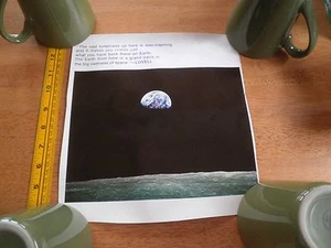 Póster recortado del Apolo 10x9 1969 de colección astronauta de la NASA Lovell cita mirando hacia atrás - Imagen 1 de 3