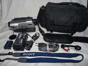 Sony CCD-TRV608 HI8 8mm Video8 camera Camcorder VCR Player Video Transfer - Picture 1 of 8