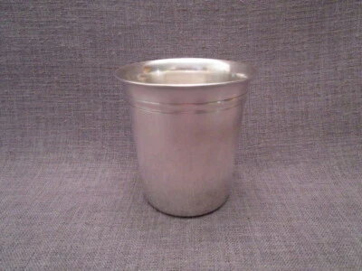 Timbale ancienne en métal argenté - Photo 1/3