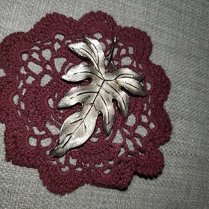 Trifari Blatt Brosche, silberfarben, Vintage  - Bild 1 von 5