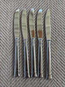 Oneida Set Of 5 Sunnybrook Dinner Knives Stainless Glossy  Bands At Tip - Picture 1 of 4