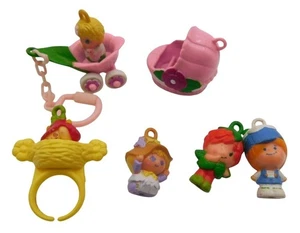 Lot of Vintage Hasbro 1980s Charmkins Plastic Toys Dolls Accessories Ring Winkle - Picture 1 of 5