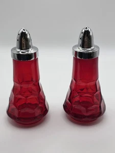 Vintage Wikinger Georgische Waben Rubinrot Salz & Pfefferstreuer  - Bild 1 von 5