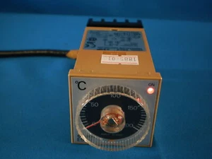 Omron E5C2-R20P E5C2R20P Temperature Controller 3A 250VAC - Picture 1 of 1