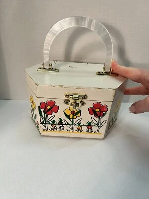 老式木制八边形钱包带 Lucite 手柄白色手绘花朵  — 第 1/4 张图片