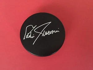 Disco en blanco firmado por Eddie Giacomin Goaltender de los Rangers de Nueva York - Imagen 1 de 3