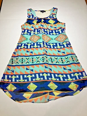 Vestido recto My Michelle neón geométrico sin mangas espalda crochet plisado cuello mediano Foto 1 de 4