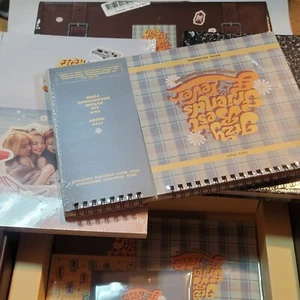 ITZY 2022 SEASON'S GREETINGS / 2021 BEST FRIEND’S STORE official - Picture 1 of 35