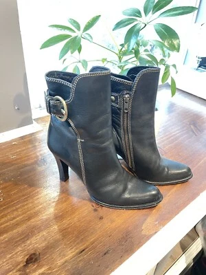 蔻驰 Est 1941 黑色短靴女式 7.5 码皮革金色侧拉链踝靴 — 第 1/4 张图片