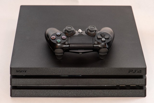 Preços baixos em Sony PlayStation 4 Pro NTSC-U/C (EUA/Canadá) console de  consoles de videogame