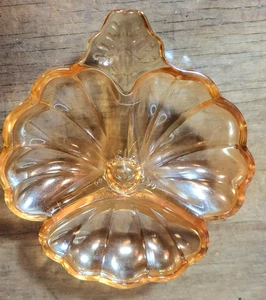 Plato vintage Jeanette carnaval vidrio caléndula tres hojas trébol nuez caramelo 7"L  - Imagen 1 de 6