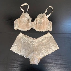 Conjunto de sujetador y bragas cortas Wacoal floral abrazo encaje marfil con aros 38C/7 - Imagen 1 de 12