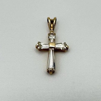 Pingente cruzado de zircônia cúbica Ross Simons R 925 prata esterlina tom dourado CZ - Imagem 1 de 4