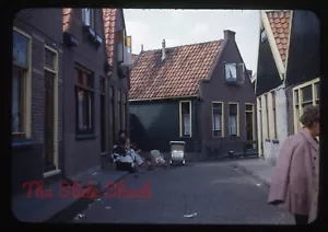 Volendam Holland street scene old houses people 1950 red border Kodachrome slide - Picture 1 of 1