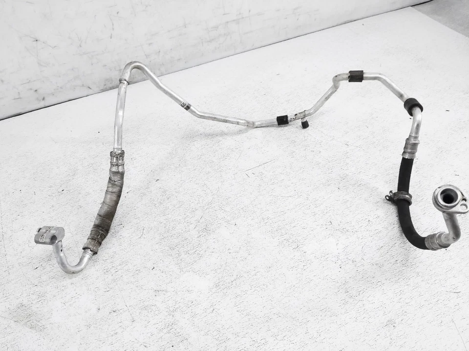 Manguera de succión de aire acondicionado Volkswagen Golf GTI 2007-2009 2,0 L 1 K0-820-743-FG Foto 1 de 4